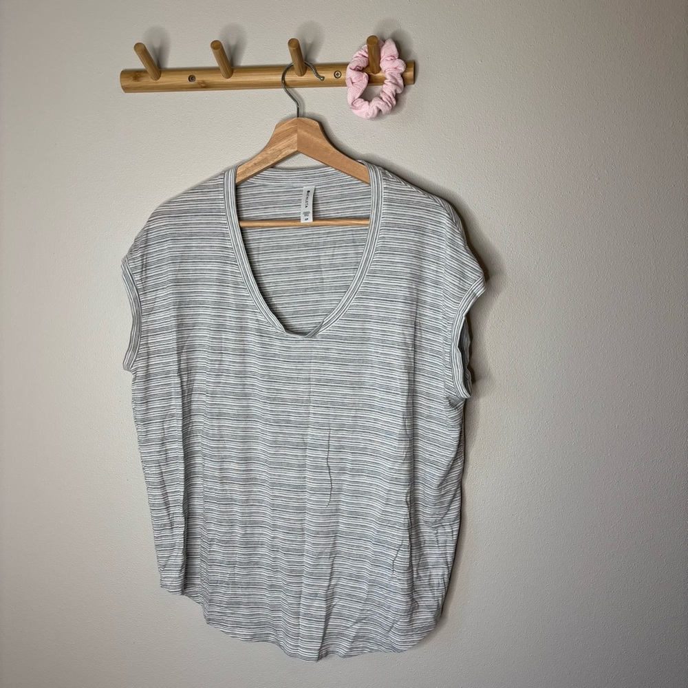 Athleta Cloudlight Stratus Tee size LP